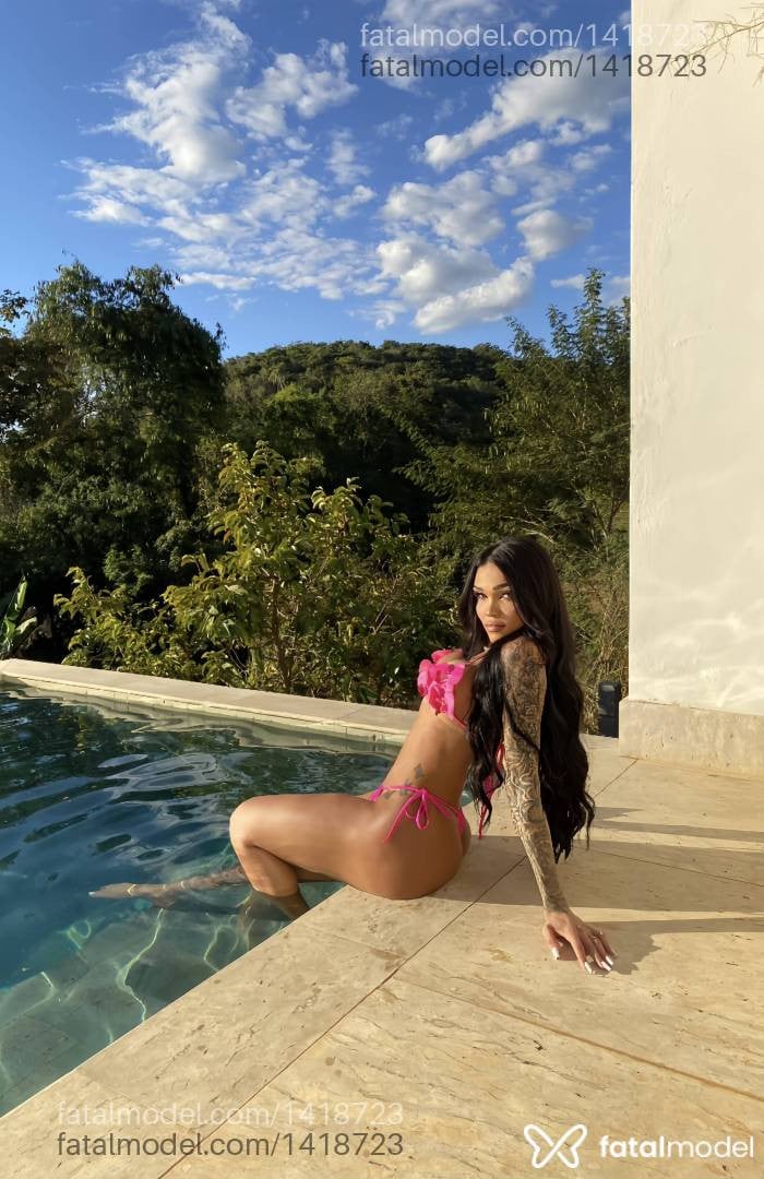 Acompanhante mulher trans morena (o) de olhos castanhos - Mabele