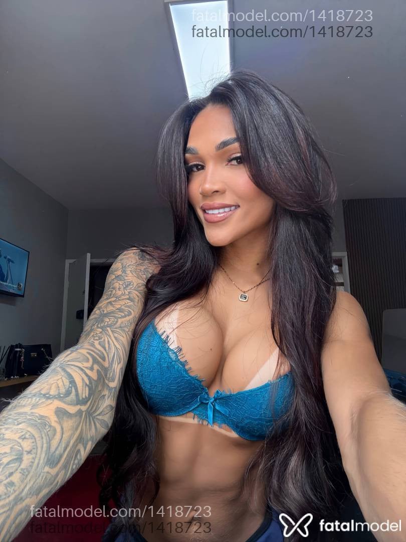 Acompanhante mulher trans morena (o) de olhos castanhos - Mabele
