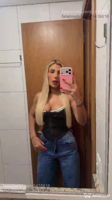 Acompanhante mulher loira (o) de olhos castanhos em Brasília Acompanhante mulher loira (o) de olhos castanhos em Brasília - Isabelle