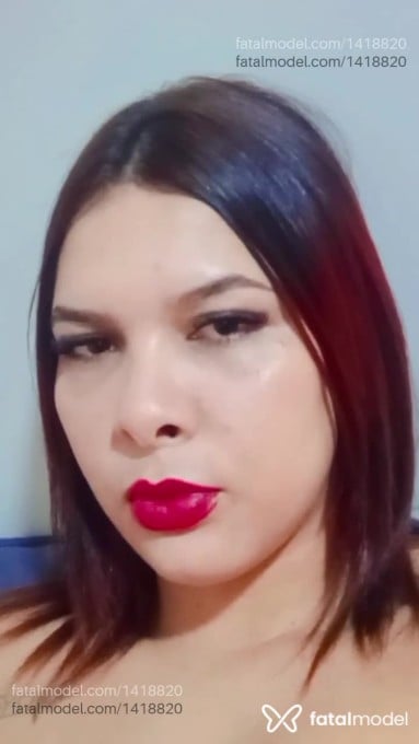 Acompanhante mulher com cabelo colorido de olhos castanhos - Aylla Sofia Acompanhante mulher com cabelo colorido de olhos castanhos - Aylla Sofia