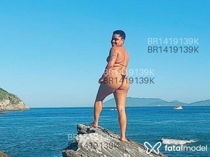 Acompanhante mulher com cabelo castanho de olhos castanhos em Maricá - Geovana morena