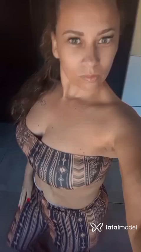 Acompanhante mulher loira (o) de olhos azuis - Juliana Ribeiro