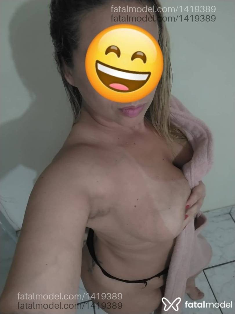 Acompanhante mulher loira (o) de olhos azuis - Juliana Ribeiro