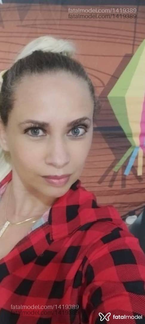 Acompanhante mulher loira (o) de olhos azuis - Juliana Ribeiro