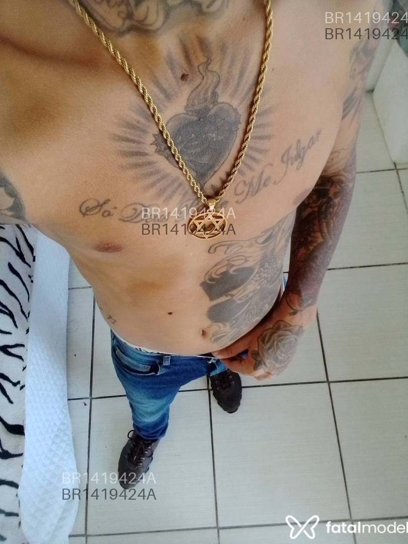 Acompanhante homem morena (o) de olhos castanhos em Itajaí - Leonardo