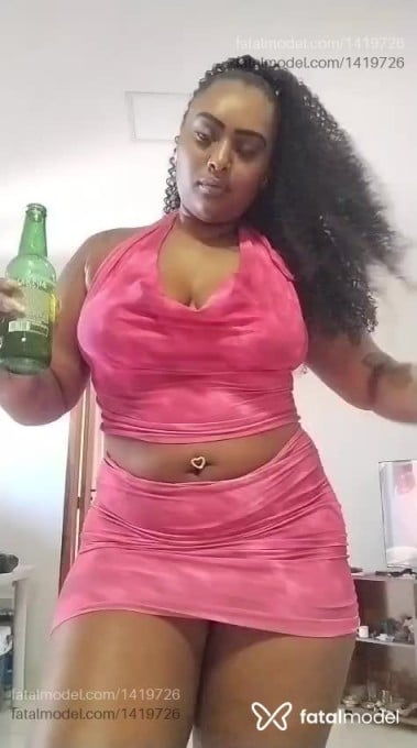 Acompanhante mulher morena (o) de olhos castanhos - Bruna Oliveira