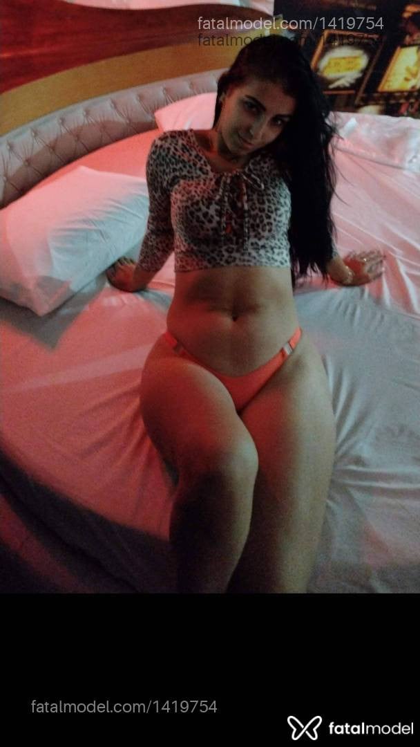 Acompanhante mulher morena (o) de olhos castanhos - Bruna