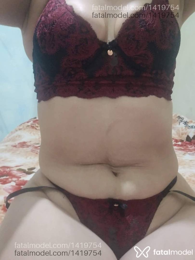 Acompanhante mulher morena (o) de olhos castanhos - Bruna