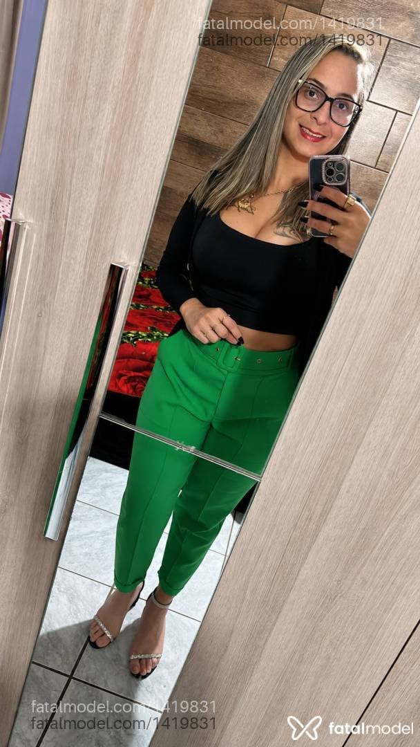 Acompanhante mulher loira (o) de olhos castanhos - Gabi Martins