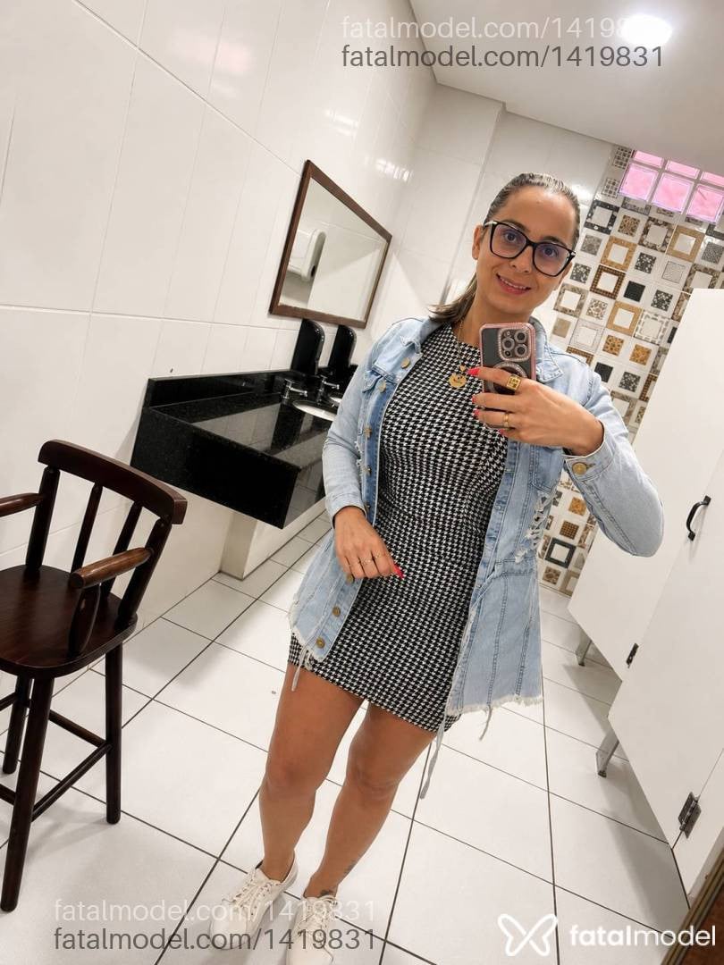 Acompanhante mulher loira (o) de olhos castanhos - Gabi Martins