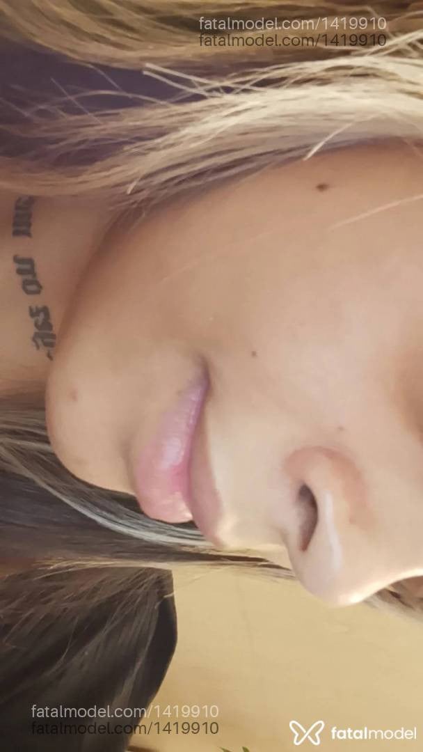 Acompanhante mulher com cabelo castanho de olhos mel - Byby Mel