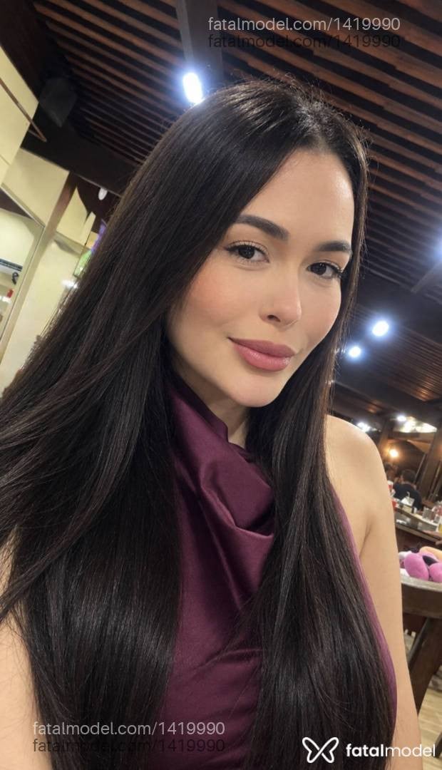 Acompanhante mulher com cabelo castanho de olhos pretos - Eduarda Arraes