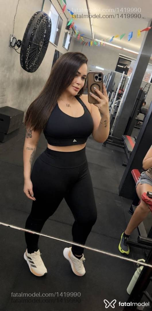 Acompanhante mulher com cabelo castanho de olhos pretos - Eduarda Arraes