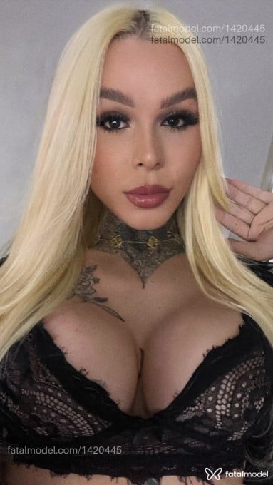 Acompanhante mulher trans loira (o) de olhos castanhos em Ribeirão Preto - Manu Pavanelli