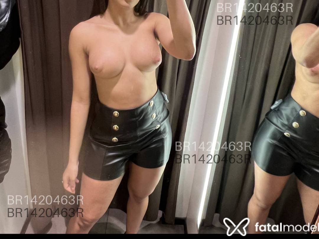 Acompanhante mulher morena (o) de olhos castanhos em Londrina Acompanhante mulher morena (o) de olhos castanhos em Londrina - Helena Fontes