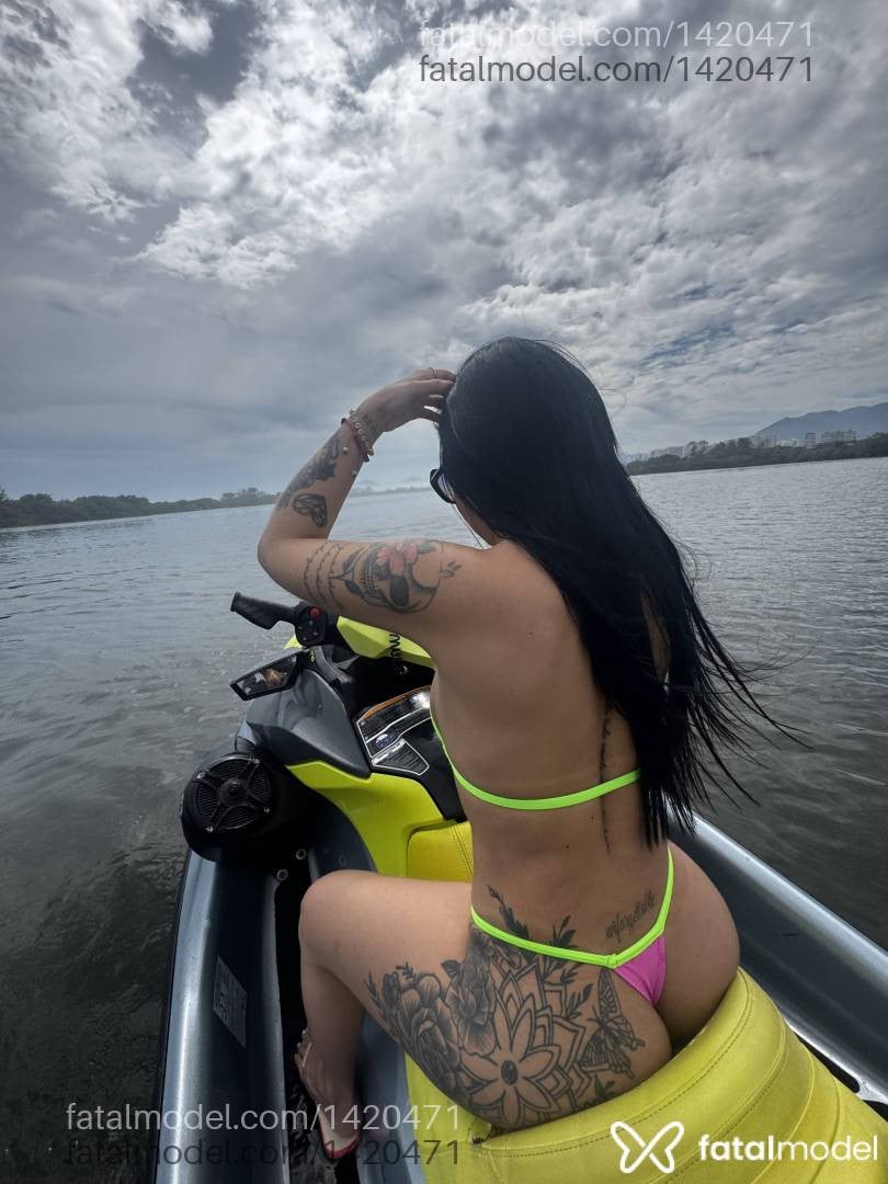Acompanhante mulher morena (o) de olhos pretos - Lorena