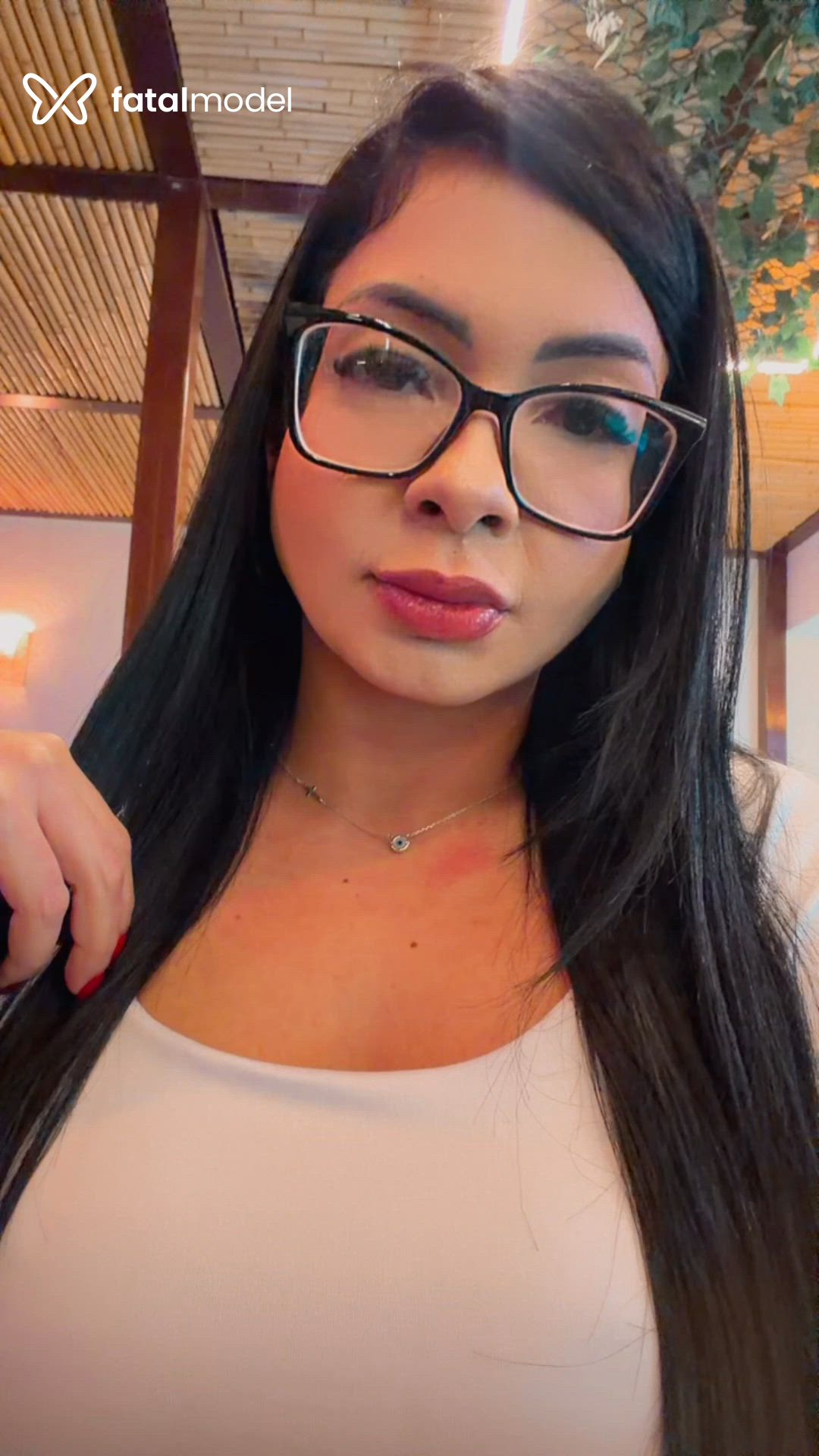 Acompanhante mulher morena (o) de olhos pretos em São Paulo Acompanhante mulher morena (o) de olhos pretos em São Paulo - Lorena