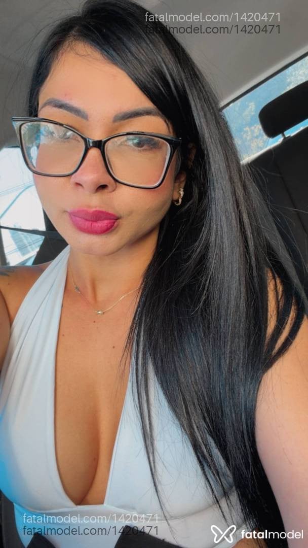 Acompanhante mulher morena (o) de olhos pretos - Lorena