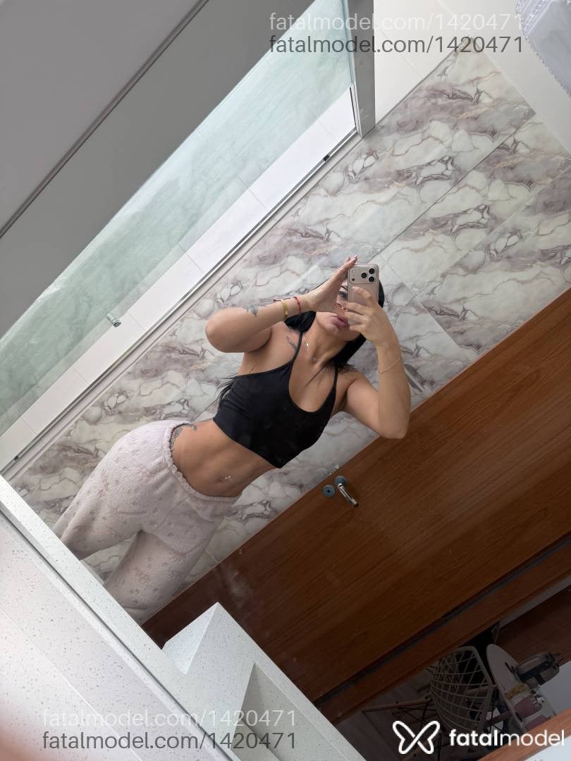 Acompanhante mulher morena (o) de olhos pretos - Lorena