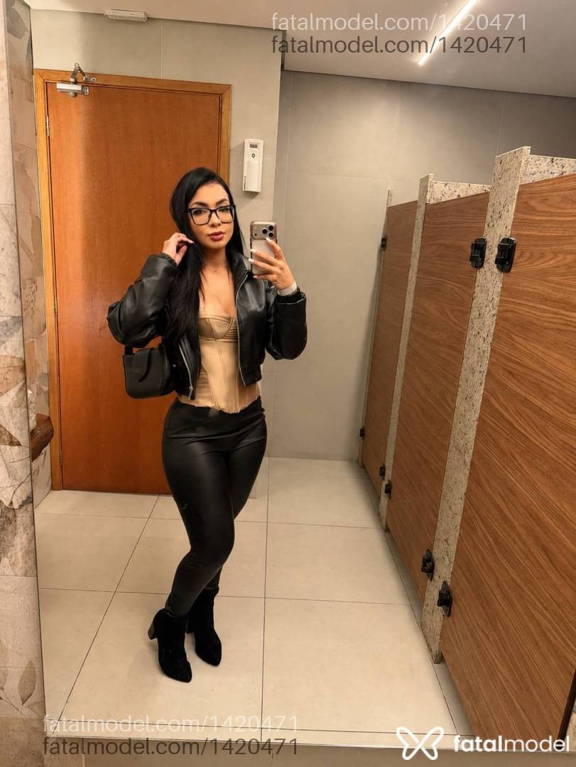 Acompanhante mulher morena (o) de olhos pretos em São Paulo - Lorena