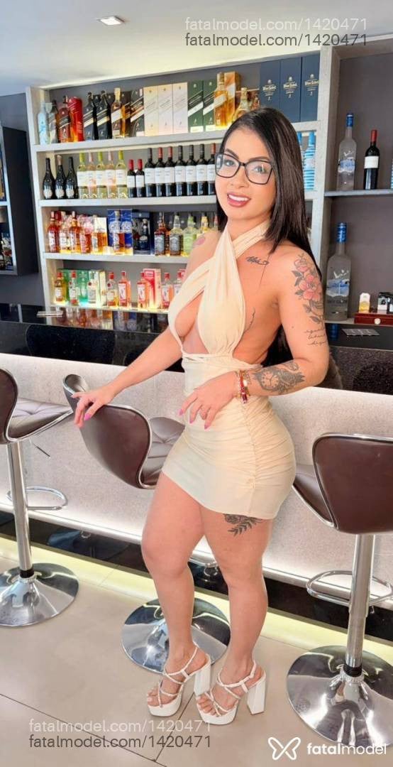 Acompanhante mulher morena (o) de olhos pretos - Lorena