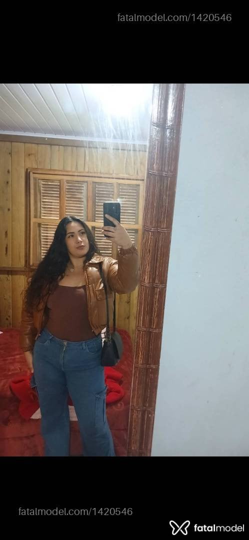 Acompanhante mulher com cabelo castanho de olhos castanhos - Tábata