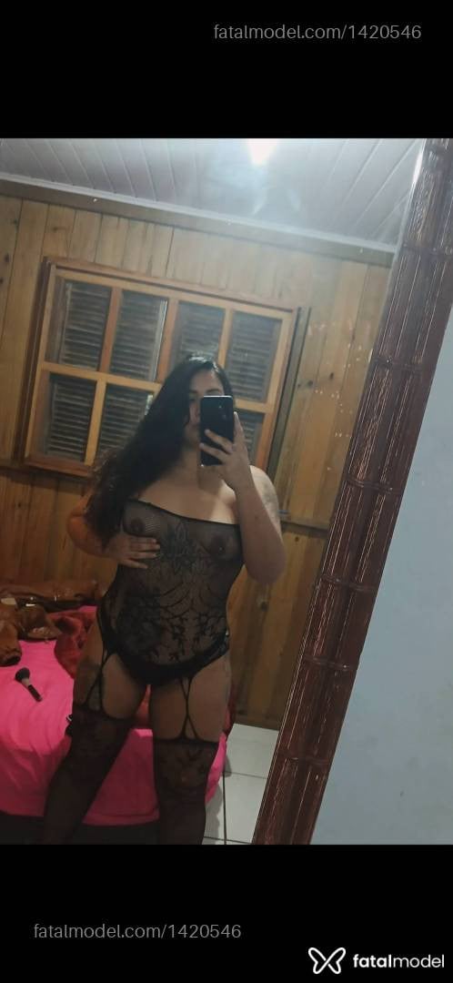 Acompanhante mulher com cabelo castanho de olhos castanhos - Tábata