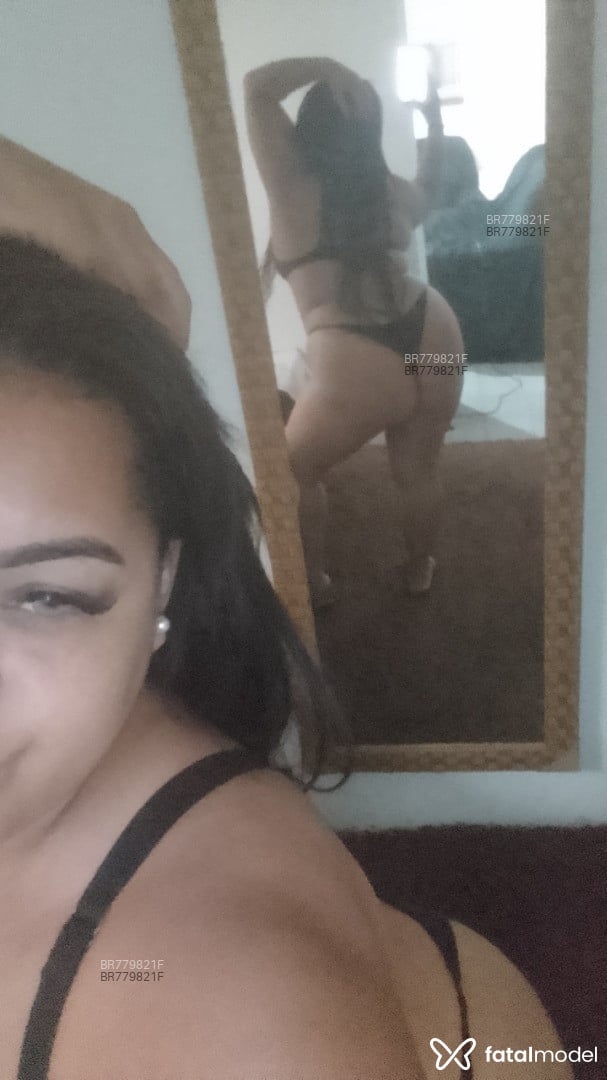Acompanhante mulher com cabelo castanho de olhos verdes em Atibaia - Sofia