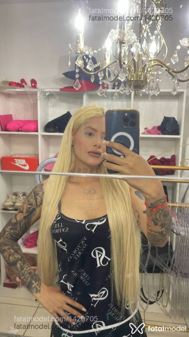 Acompanhante mulher loira (o) de olhos mel - Bella Casaroto