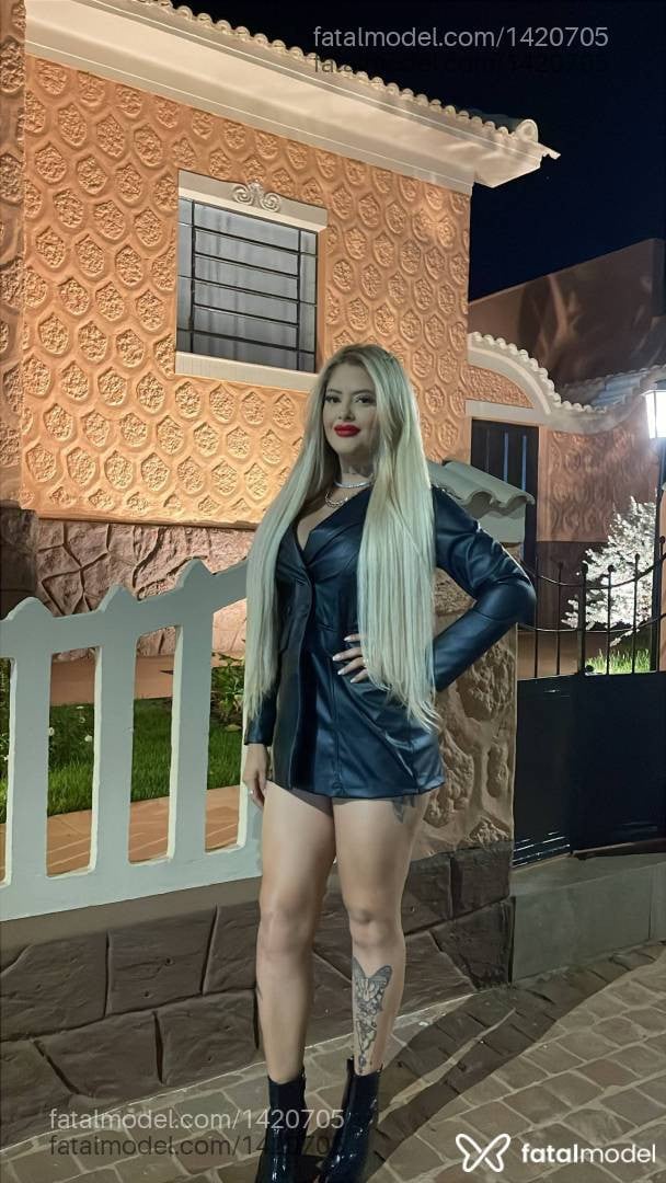 Acompanhante mulher loira (o) de olhos mel - Bella Casaroto