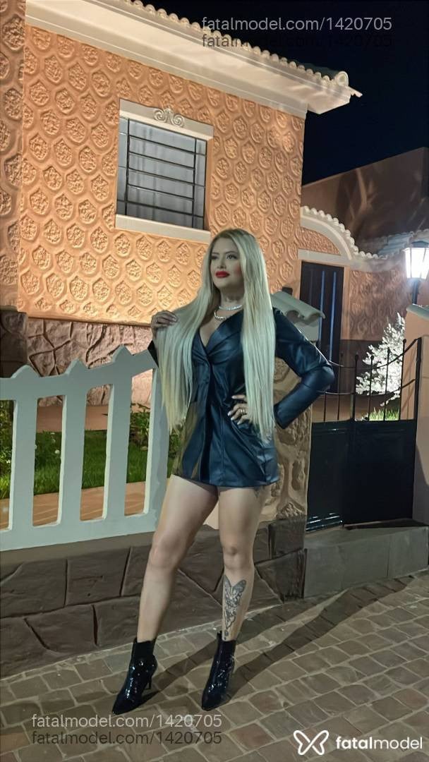 Acompanhante mulher loira (o) de olhos mel - Bella Casaroto