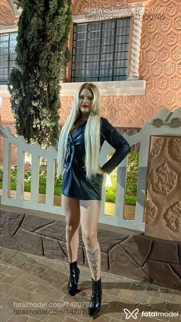 Acompanhante mulher loira (o) de olhos mel - Bella Casaroto