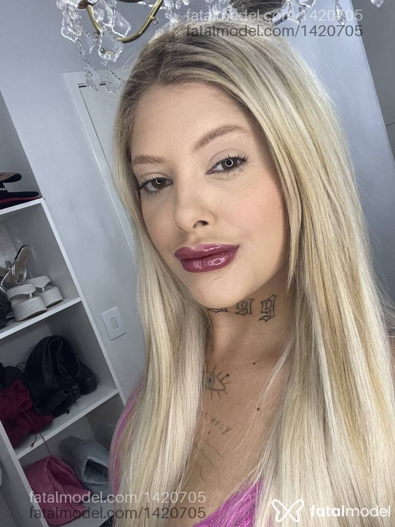 Acompanhante mulher loira (o) de olhos mel - Bella Casaroto