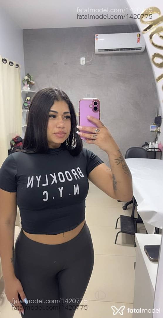 Acompanhante mulher morena (o) de olhos pretos - Yndia