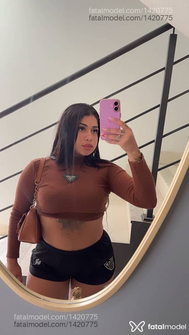 Acompanhante mulher morena (o) de olhos pretos - Yndia