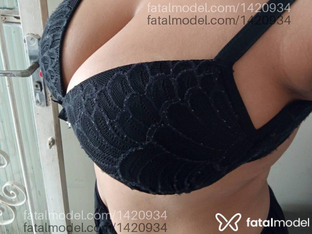 Acompanhante mulher com cabelo castanho de olhos castanhos - Julia Santos