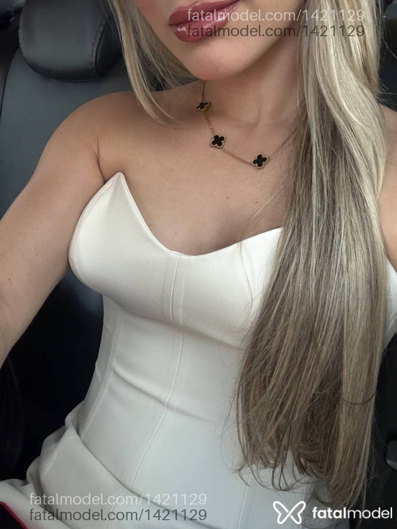 Acompanhante mulher loira (o) de olhos castanhos - ísis Ferreira