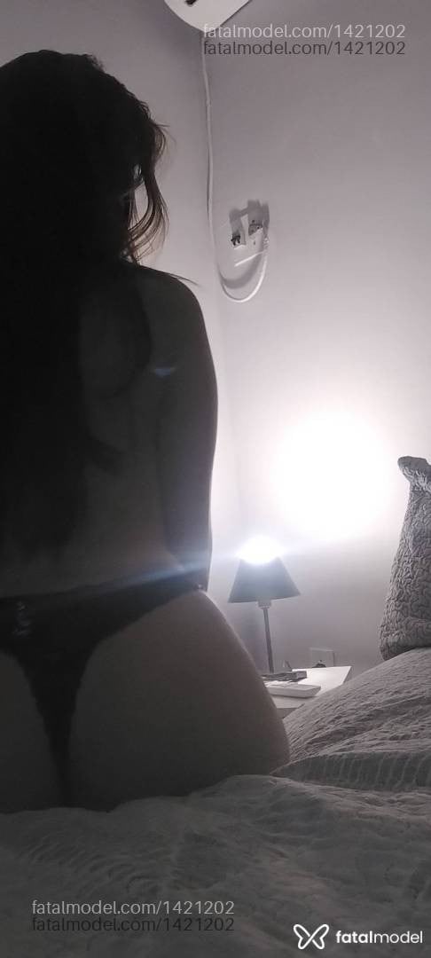 Acompanhante mulher com cabelo castanho de olhos castanhos - Safyra Lemos