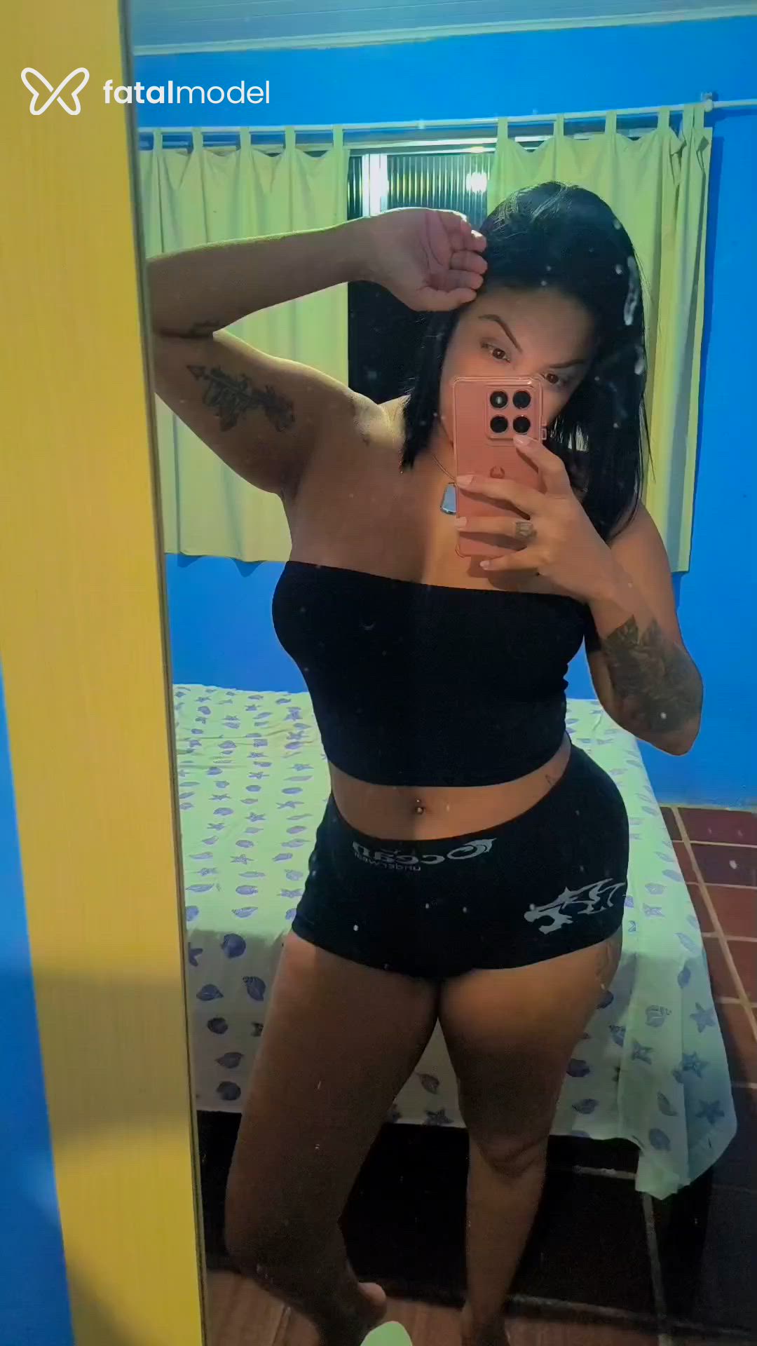 Acompanhante mulher morena (o) de olhos mel em Petrópolis Acompanhante mulher morena (o) de olhos mel em Petrópolis - Isis