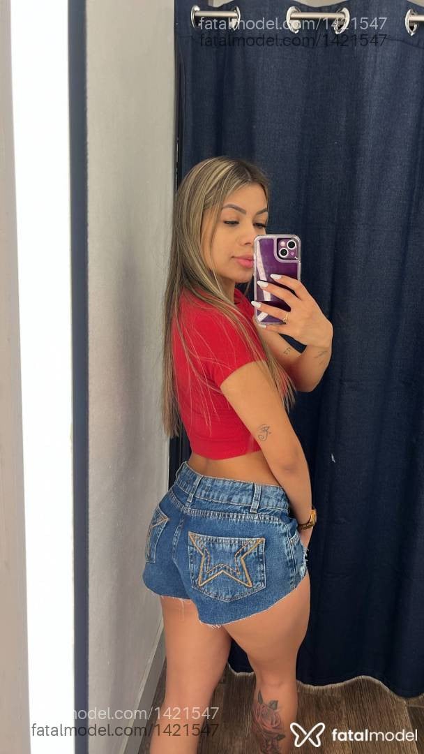 Acompanhante mulher loira (o) de olhos castanhos - Melissa Urach
