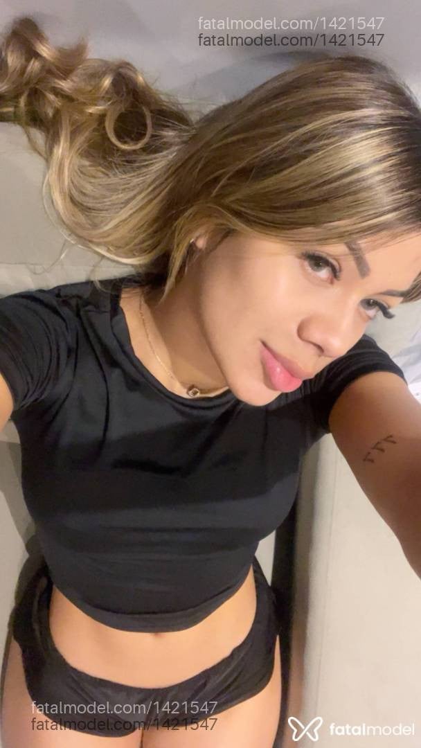 Acompanhante mulher loira (o) de olhos castanhos - Melissa Urach