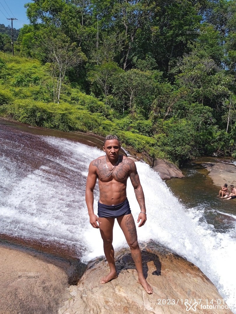 Acompanhante homem morena (o) de olhos castanhos em Ubatuba - Walison Fernandes 