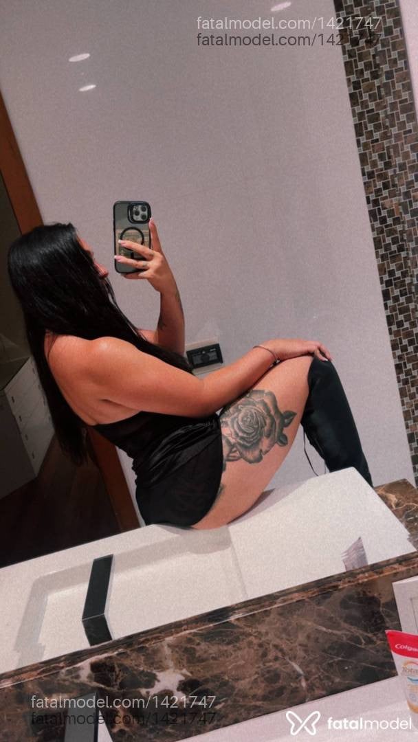 Acompanhante mulher com cabelo castanho de olhos castanhos em Santa Maria Acompanhante mulher com cabelo castanho de olhos castanhos em Santa Maria - Mossatty
