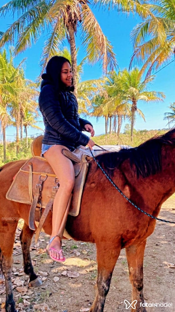 Acompanhante mulher com cabelo castanho de olhos castanhos em Vassouras - Sophia