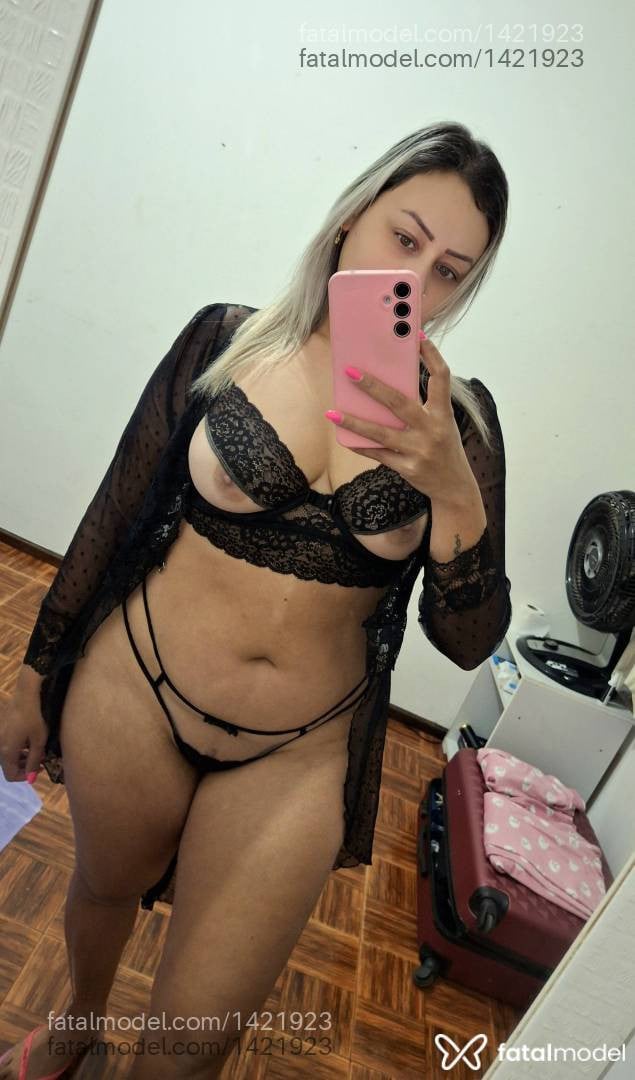 Acompanhante mulher loira (o) de olhos verdes - Luana Balico