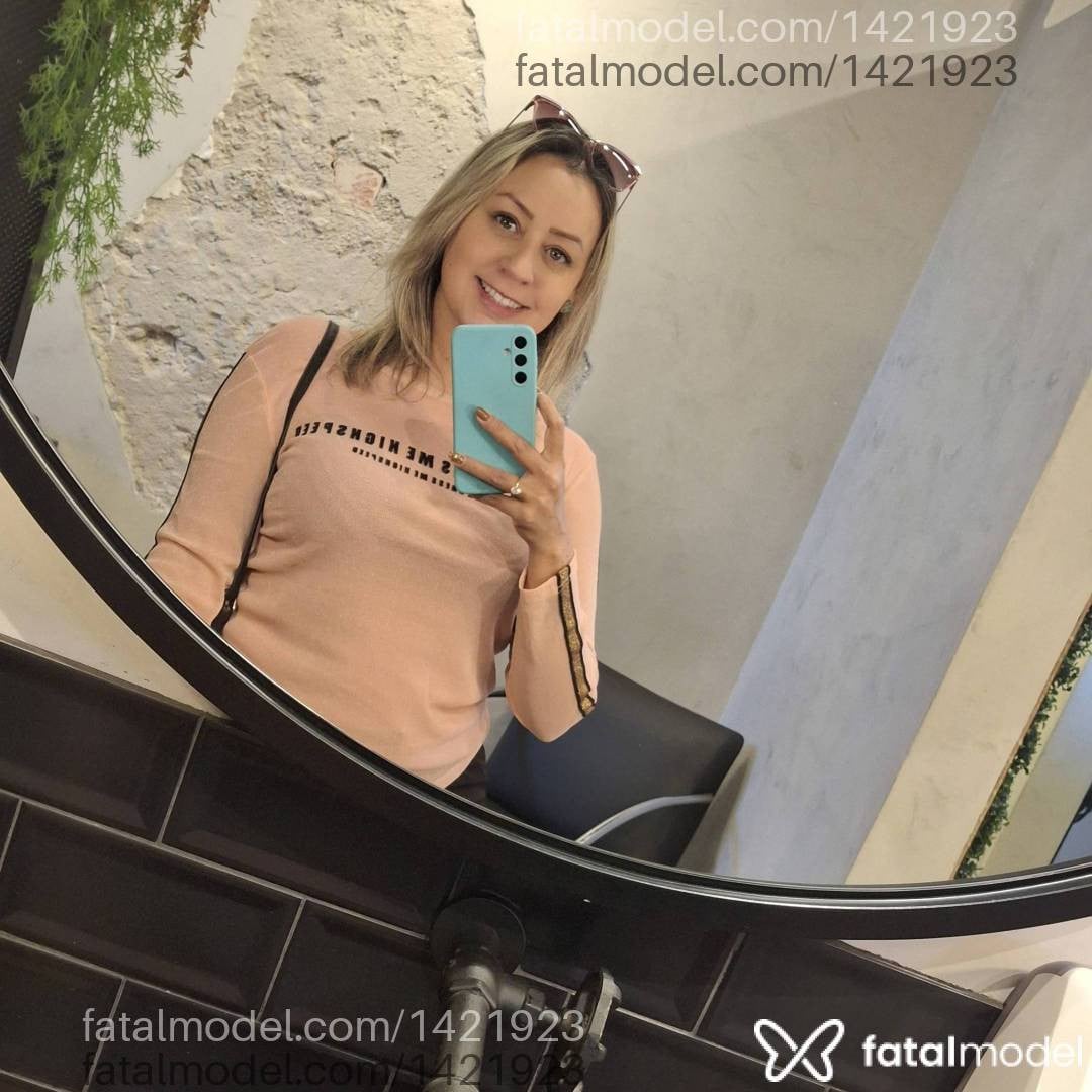 Acompanhante mulher loira (o) de olhos verdes - Luana Balico