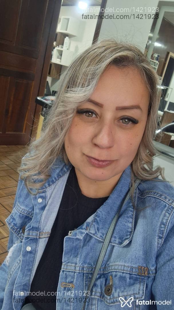 Acompanhante mulher loira (o) de olhos verdes - Luana Balico