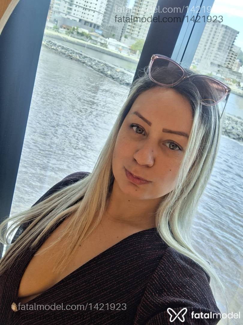 Acompanhante mulher loira (o) de olhos verdes - Luana Balico