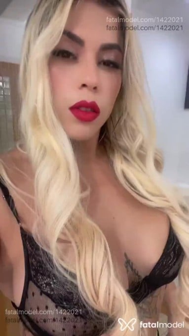 Acompanhante mulher loira (o) de olhos mel em Sorriso - Lillith