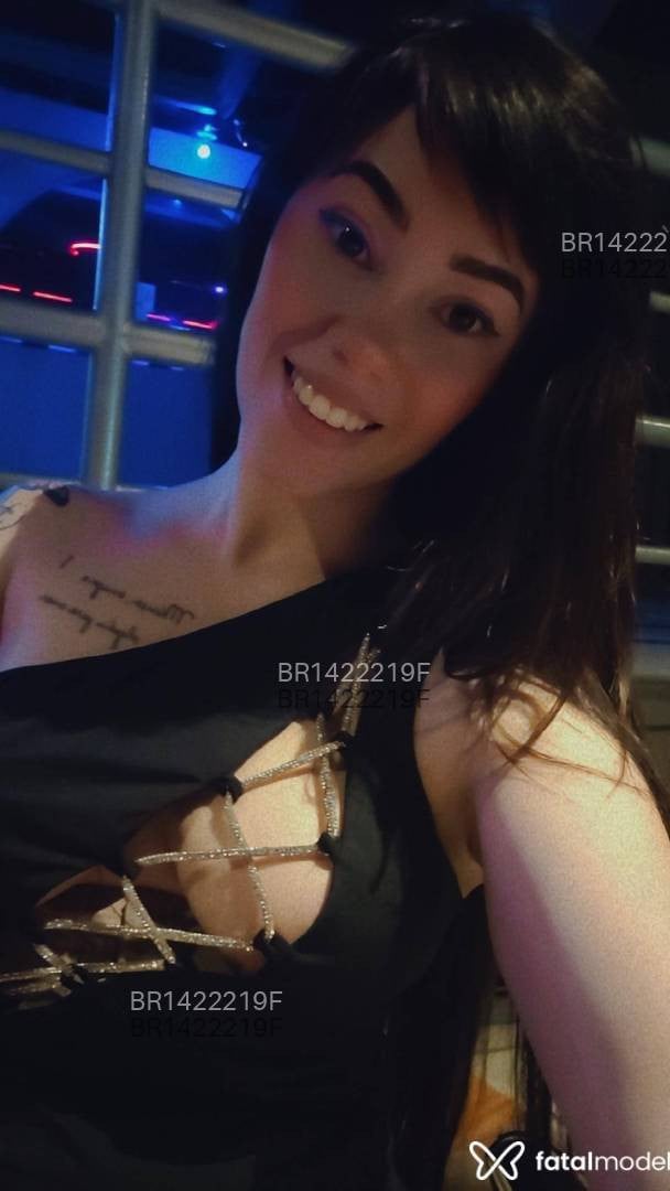 Acompanhante mulher com cabelo castanho de olhos castanhos - Helena Gadano